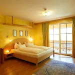 Otel Der Grubacher 4*